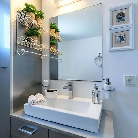 House Apartment *